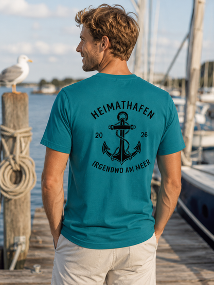 Premium T-Shirt  „Heimathafen“ – mit großem Rückendruck