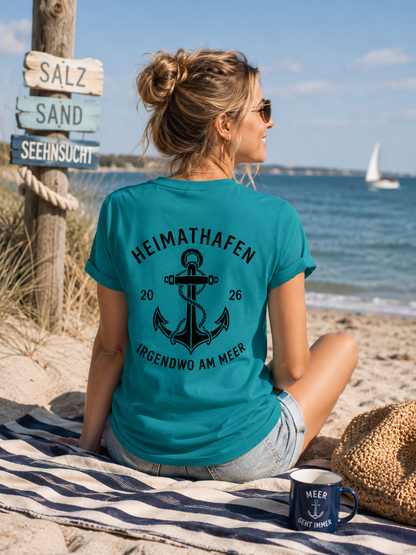 Premium T-Shirt  „Heimathafen“ – mit großem Rückendruck