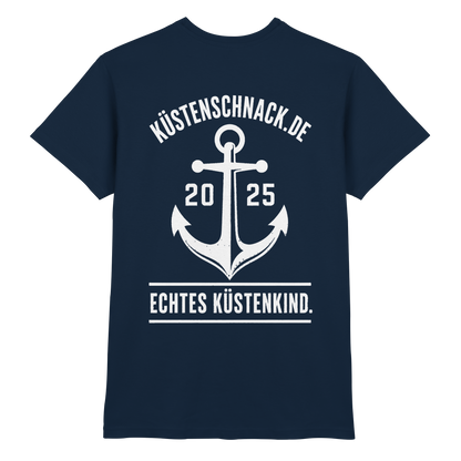Echtes Küstenkind – Küstenschnack Shirt mit Brustlogo und Rückenprint