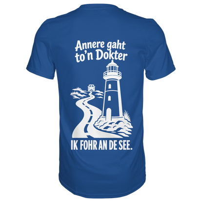 Annere gaht to’n Dokter - tolles Unisex T-Shirt mit Printmotiv