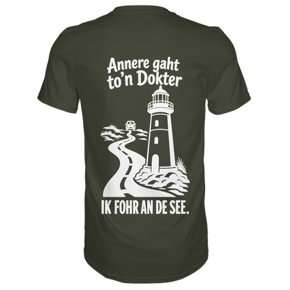 Annere gaht to’n Dokter - tolles Unisex T-Shirt mit Printmotiv
