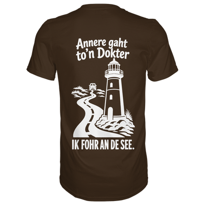 Ik fohr an de See – T-Shirt mit norddeutschem Spruch im Rückenprint