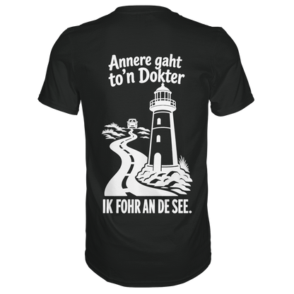 Ik fohr an de See – T-Shirt mit norddeutschem Spruch im Rückenprint